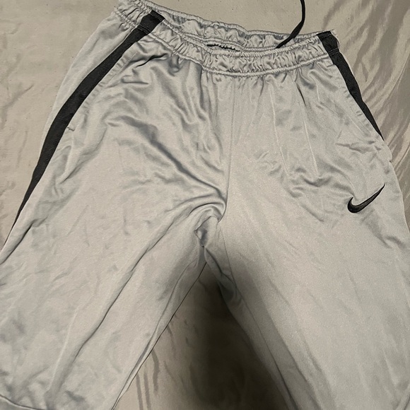 Men’s Nike sweatpants - Picture 2 of 2